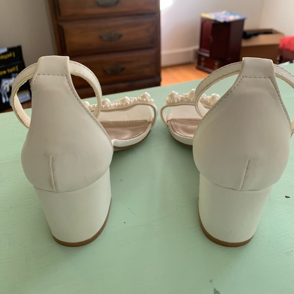 Lulu’s Pearl Wedding Sandals 🤍 - Picture 6 of 6